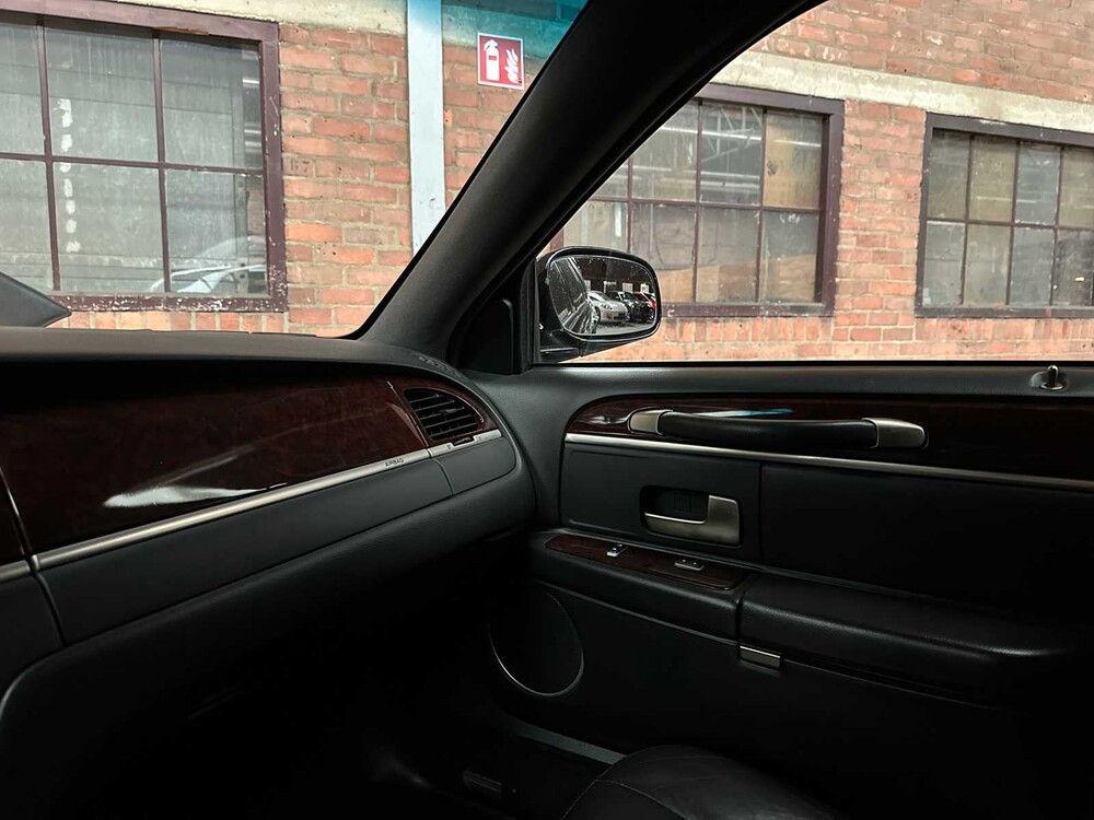 Lincoln Superior Coach Begrafenisauto Town Car 242pk 2009, 43-HRN-4 Youngtimer