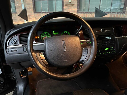 Lincoln Superior Coach Begrafenisauto Town Car 242pk 2009, 43-HRN-4 Youngtimer