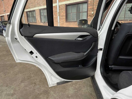 BMW X1 sDrive18i Executive 150pk 2010, 75-LDD-2