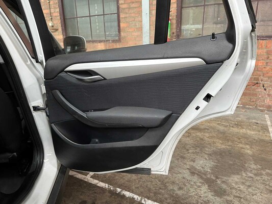 BMW X1 sDrive18i Executive 150pk 2010, 75-LDD-2