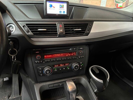 BMW X1 sDrive18i Executive 150pk 2010, 75-LDD-2