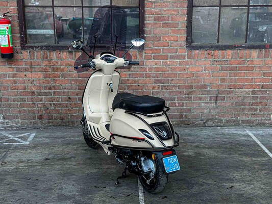 Vespa Sprint 4T Piaggio 2015, DDN-53-B Scooter