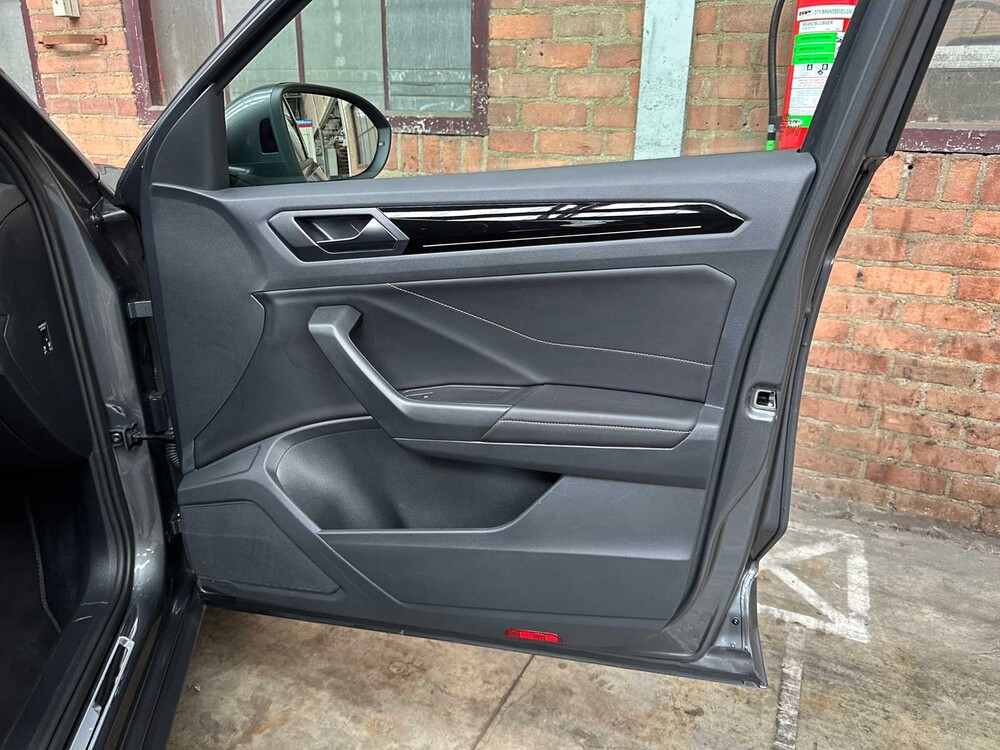 Volkswagen T-Roc R-line 1.5 150hp 2024