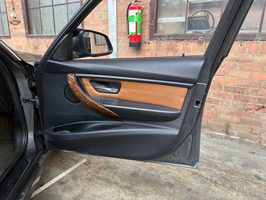 BMW 320i High Executive 184pk 2012 3-serie, 75-XGB-4
