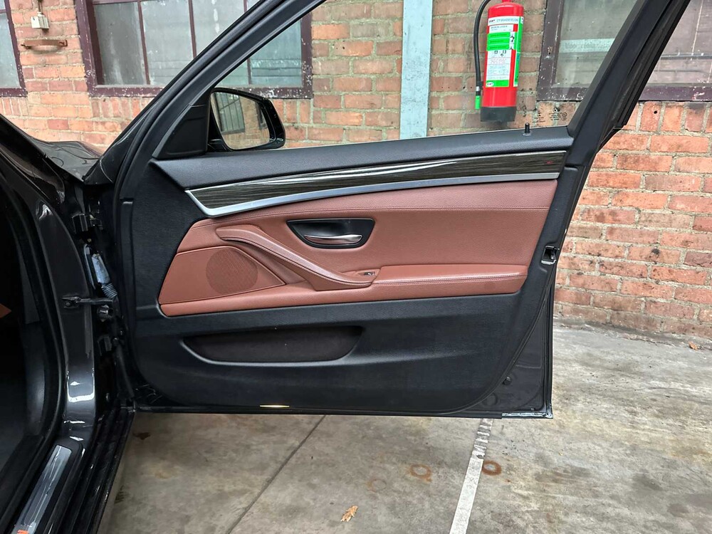 BMW 528i Touring Luxury Edition F11 245hp 2014 5-series, 6-TZT-71