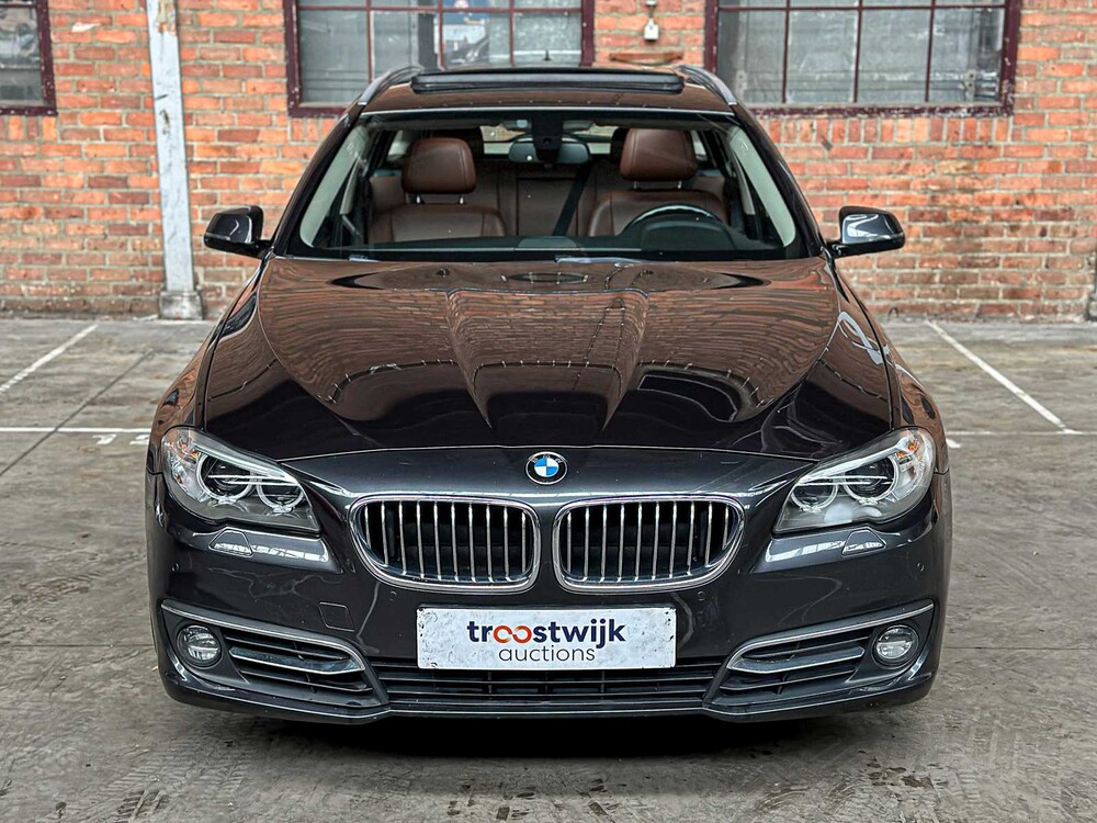 BMW 528i Touring Luxury Edition F11 245hp 2014 5-series, 6-TZT-71