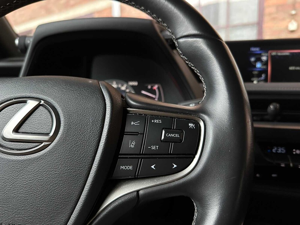 Lexus UX 250h Preference Line 184pk 2021, N-884-HP