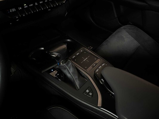 Lexus UX 250h Preference Line 184pk 2021, N-884-HP