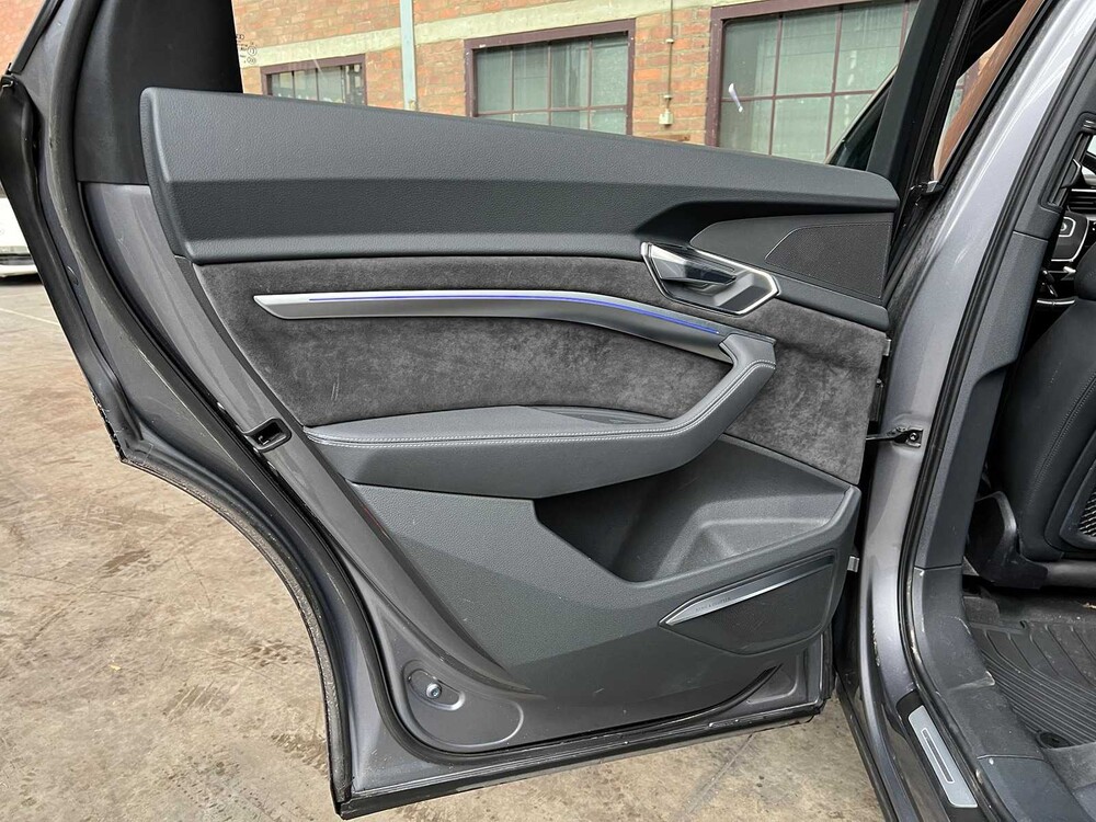 Audi e-tron 55 Quattro Advanced 95 kWh 360pk 2019 (Origineel-NL), G-111-ZL