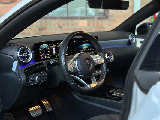 Mercedes-Benz CLA250 e AMG Limited Business Solution 160pk 2020 CLA-klasse Shooting Brake Plug-In Hybrid, J-472-VN