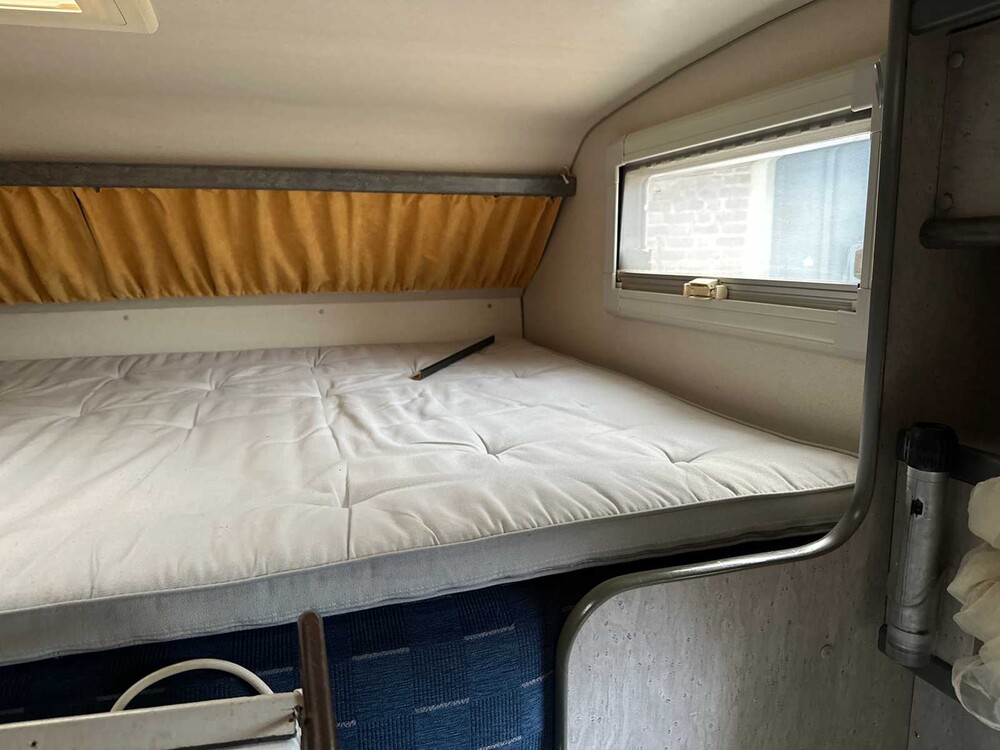 Volkswagen 70X0D Camper 78pk 1994, 85-BL-LJ