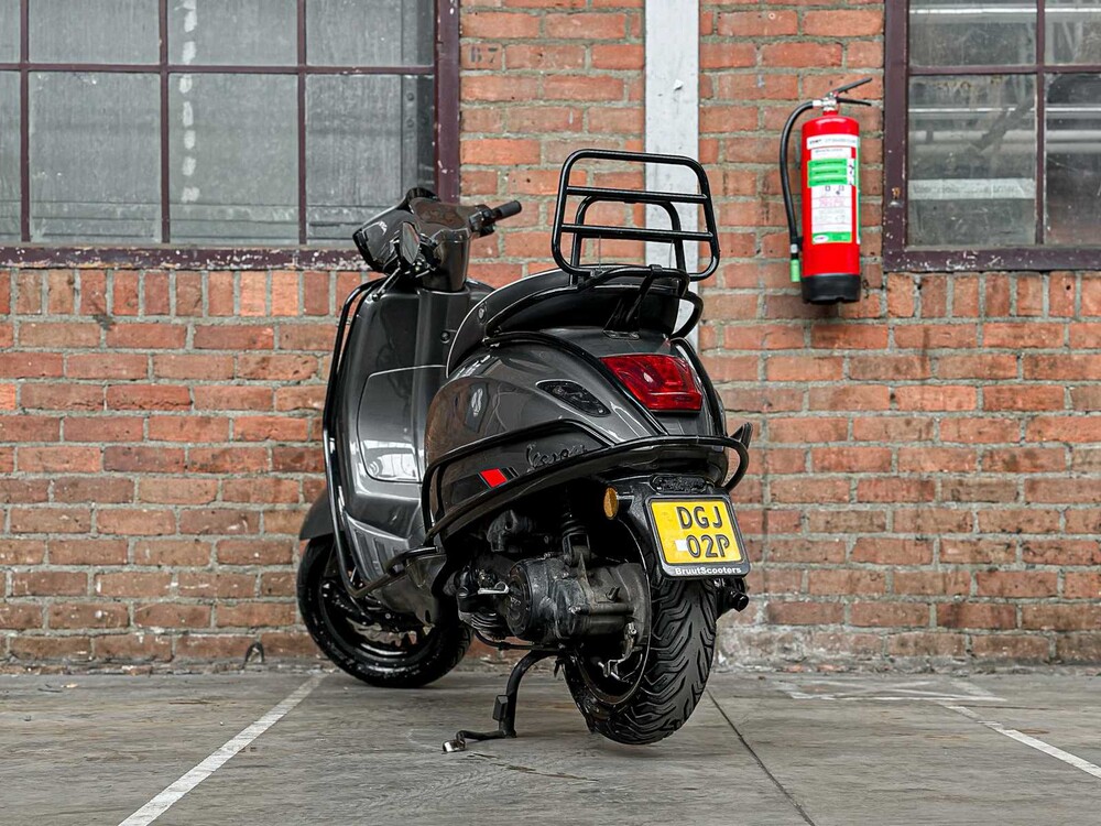 Vespa Sprint 4T Piaggio Scooter, DGJ-02-P