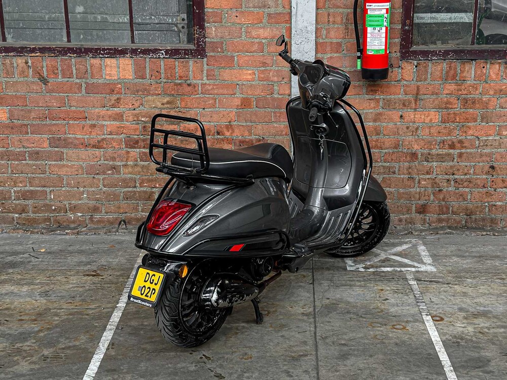 Vespa Sprint 4T Piaggio Scooter, DGJ-02-P