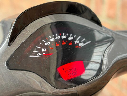 Vespa Sprint 4T Piaggio Scooter, DGJ-02-P