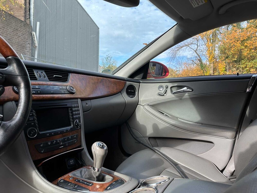 Mercedes-Benz CLS350 CGI 3.5 V6 293pk 2006 CLS-klasse, L-372-NV Youngtimer