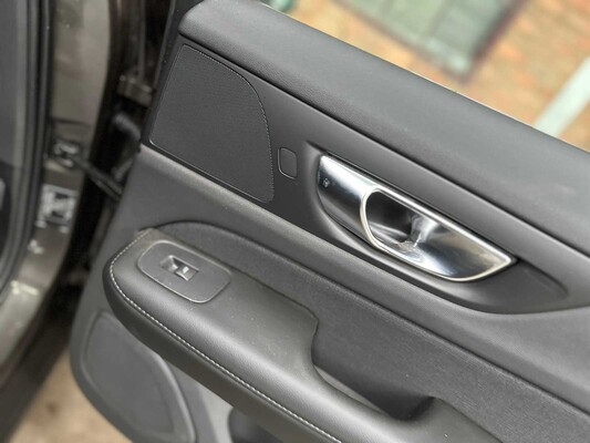 Volvo V60 2.0 T6 Recharge AWD Business Pro 341pk 2021, K-930-ZF