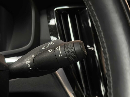 Volvo V60 2.0 T6 Recharge AWD Business Pro 341pk 2021, K-930-ZF