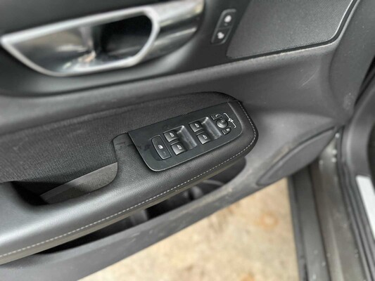 Volvo V60 2.0 T6 Recharge AWD Business Pro 341pk 2021, K-930-ZF