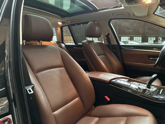 BMW 528i Touring Luxury Edition F11 245pk 2014 5-serie, 6-TZT-71