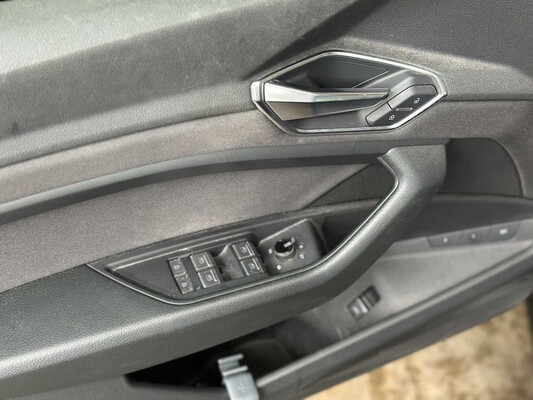 Audi e-tron 50 Quattro Launch Edition 71 kWh 313pk 2020 (Origineel-NL & 1e Eigenaar), J-840-LR