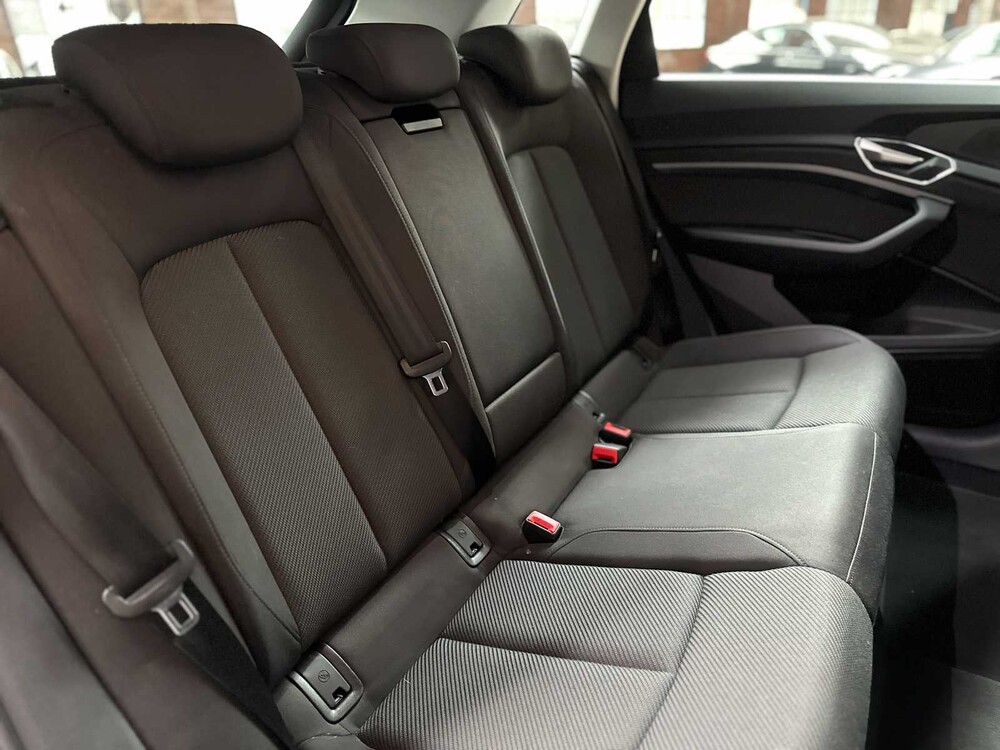 Audi E-tron 50 quattro Business edition 71 kWh 313pk 2020 (Origineel-NL+ 1e eigenaar), J-695-PX