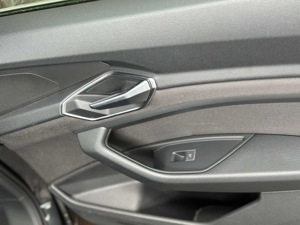 Audi E-tron 50 quattro Business edition 71 kWh 313pk 2020 (Origineel-NL+ 1e eigenaar), J-695-PX