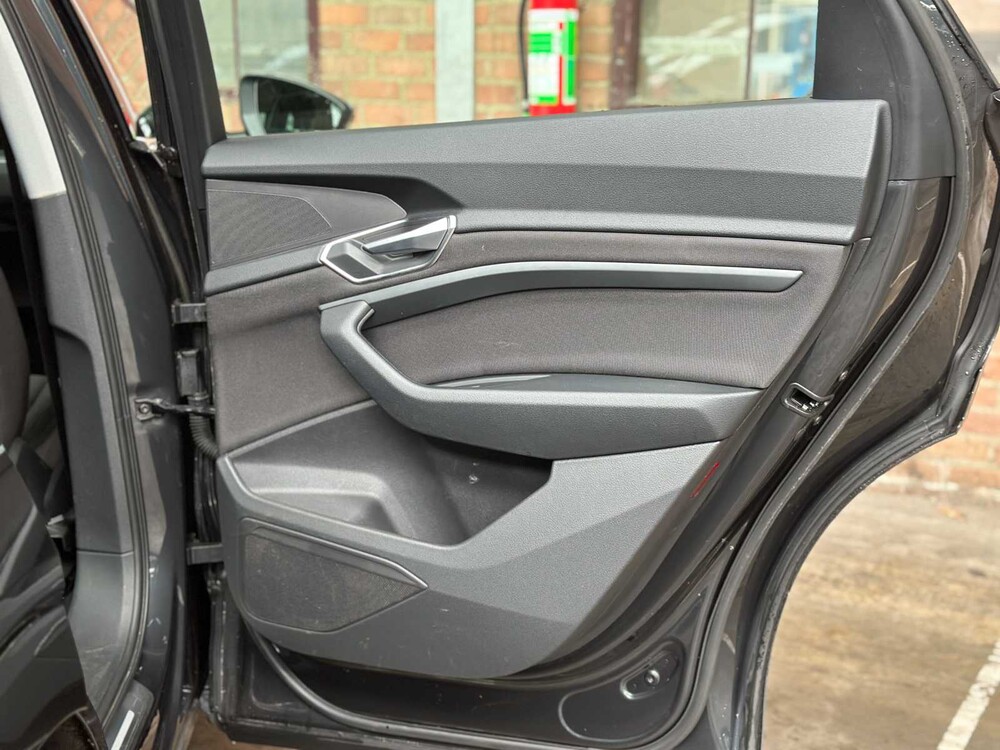 Audi E-tron 50 quattro Business edition 71 kWh 313pk 2020 (Origineel-NL+ 1e eigenaar), J-695-PX