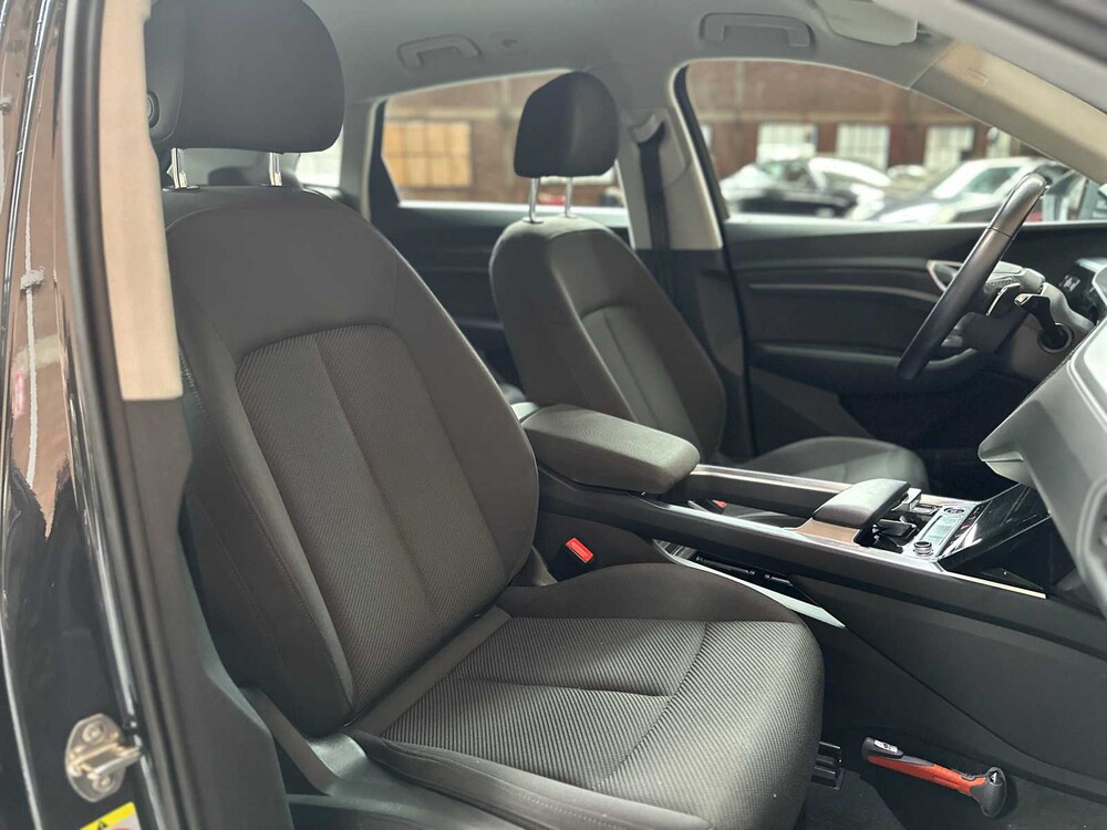 Audi E-tron 50 quattro Business edition 71 kWh 313pk 2020 (Origineel-NL+ 1e eigenaar), J-695-PX