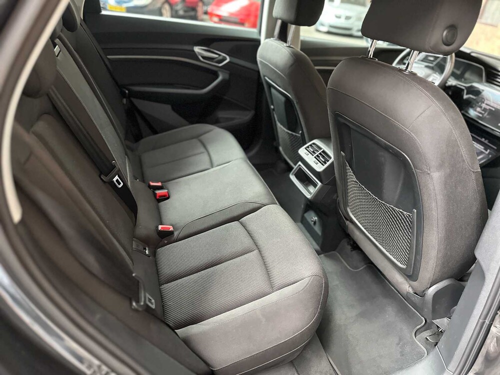 Audi E-tron 50 quattro Business edition 71 kWh 313pk 2020 (Origineel-NL+ 1e eigenaar), J-695-PX