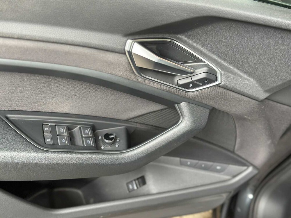 Audi E-tron 50 quattro Business edition 71 kWh 313pk 2020 (Origineel-NL+ 1e eigenaar), J-695-PX