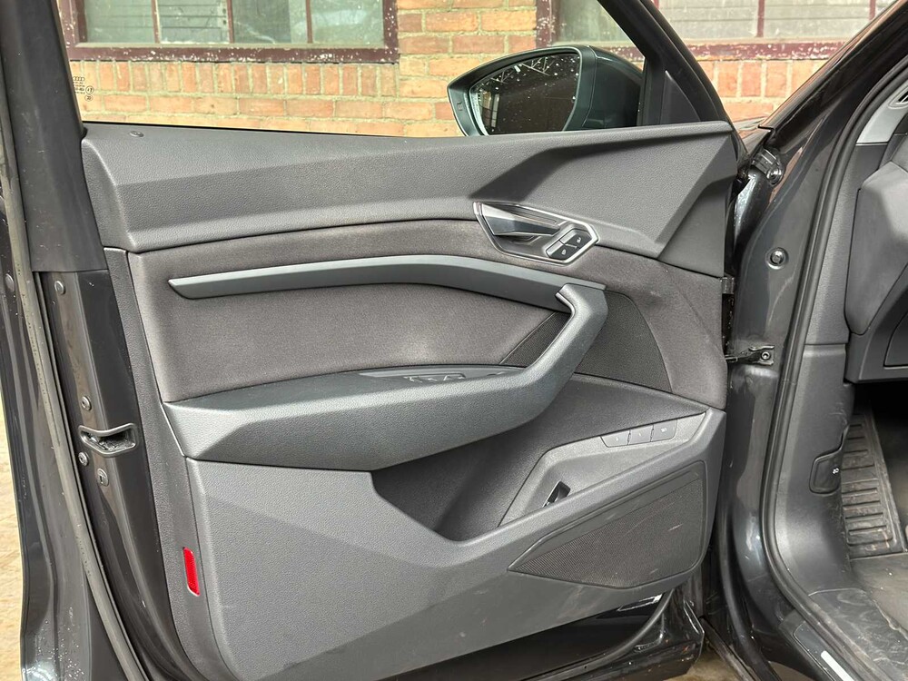 Audi E-tron 50 quattro Business edition 71 kWh 313pk 2020 (Origineel-NL+ 1e eigenaar), J-695-PX