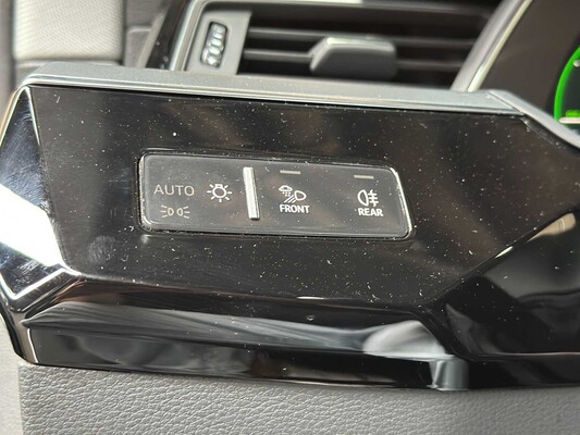 Audi E-tron 50 quattro Business edition 71 kWh 313pk 2020 (Origineel-NL+ 1e eigenaar), J-695-PX