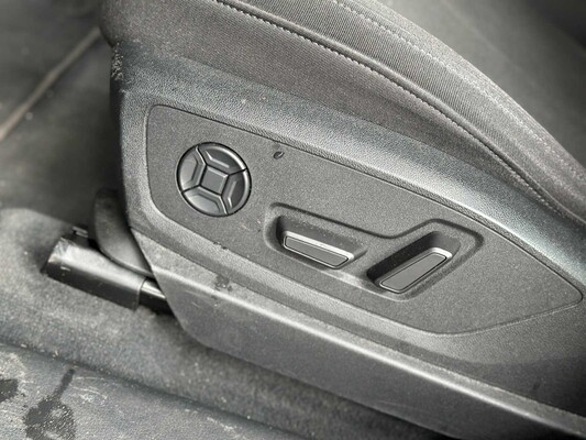 Audi E-tron 50 quattro Business edition 71 kWh 313pk 2020 (Origineel-NL+ 1e eigenaar), J-695-PX