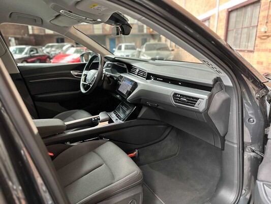 Audi E-tron 50 quattro Business edition 71 kWh 313pk 2020 (Origineel-NL+ 1e eigenaar), J-695-PX