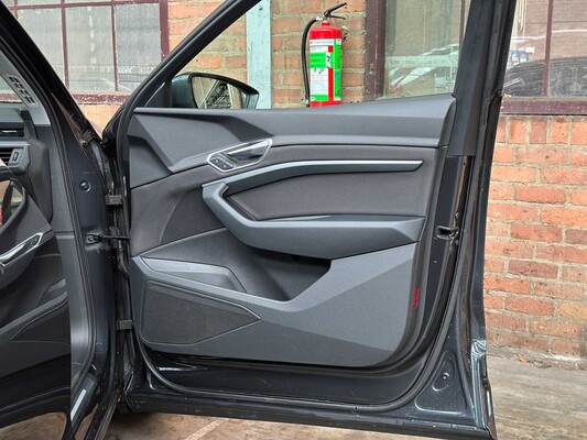 Audi E-tron 50 quattro Business edition 71 kWh 313pk 2020 (Origineel-NL+ 1e eigenaar), J-695-PX