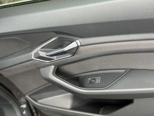 Audi E-tron 50 quattro Business edition 71 kWh 313pk 2020 (Origineel-NL+ 1e eigenaar), J-695-PX