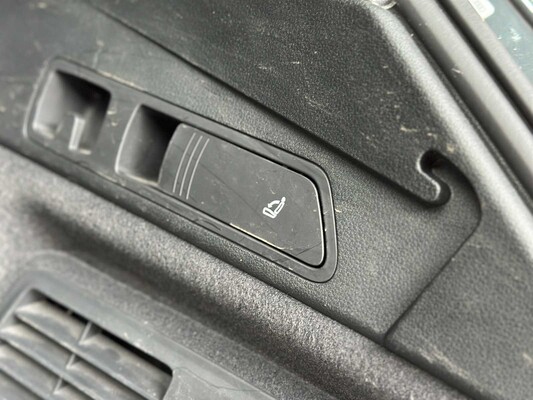 Audi E-tron 50 quattro Business edition 71 kWh 313pk 2020 (Origineel-NL+ 1e eigenaar), J-695-PX