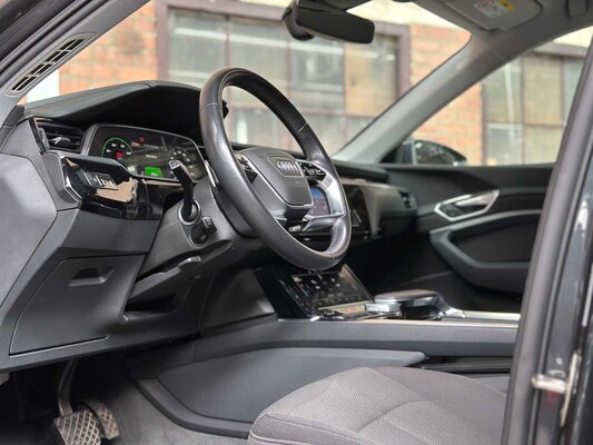 Audi E-tron 50 quattro Business edition 71 kWh 313pk 2020 (Origineel-NL+ 1e eigenaar), J-695-PX