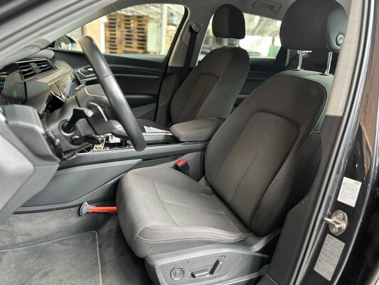 Audi E-tron 50 quattro Business edition 71 kWh 313pk 2020 (Origineel-NL+ 1e eigenaar), J-695-PX