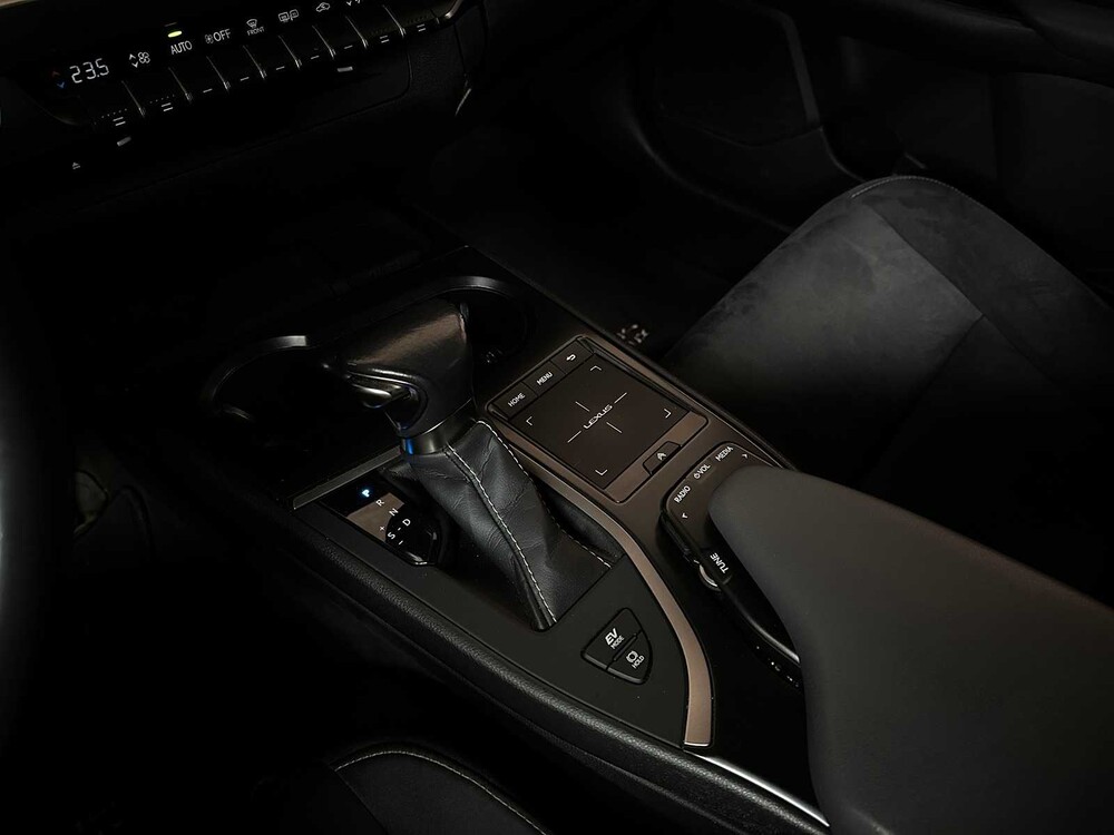 Lexus UX 250h Preference Line 184pk 2021, N-884-HP