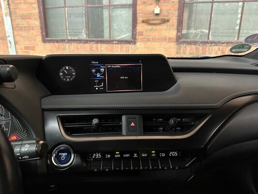 Lexus UX 250h Preference Line 184pk 2021, N-884-HP