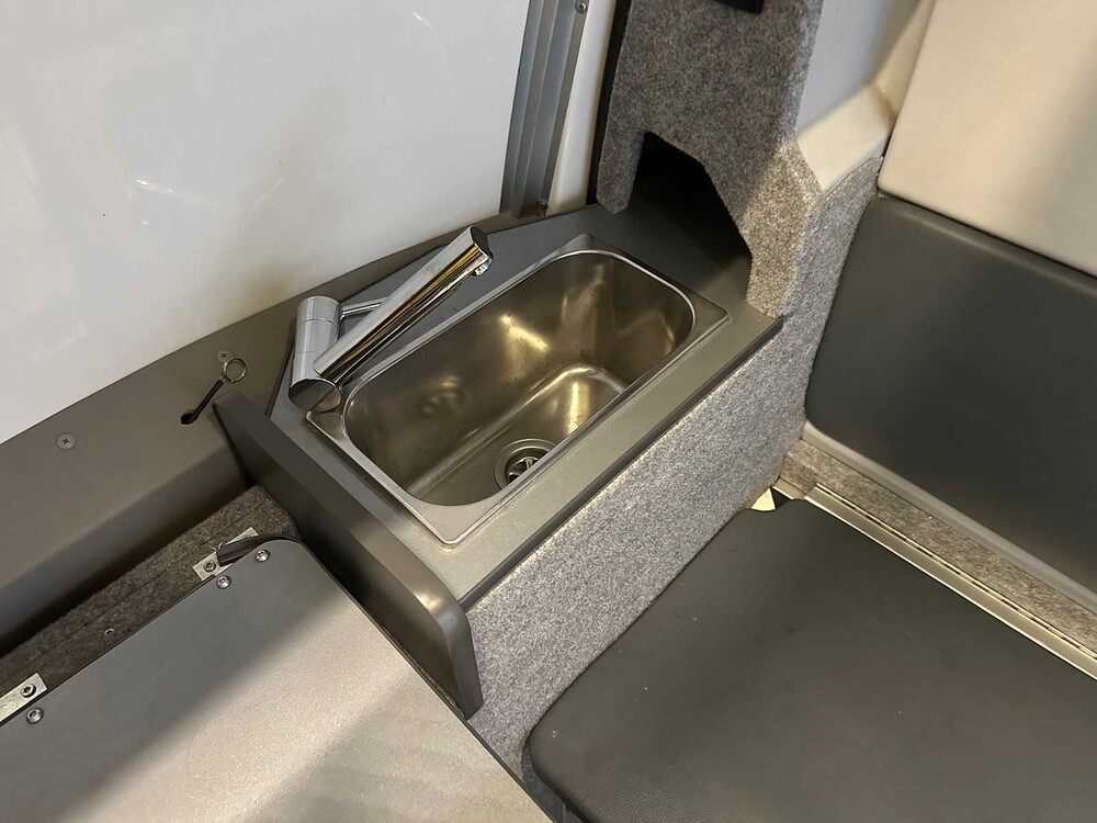 Volvo V70 Nilsson Kampeerauto -Ambulance- AWD 285pk 2013 Camper, N-746-XV