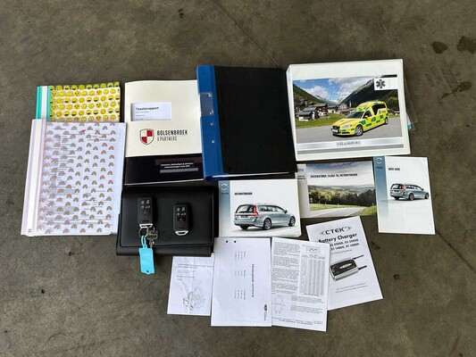 Volvo V70 Nilsson Kampeerauto -Ambulance- AWD 285pk 2013 Camper, N-746-XV