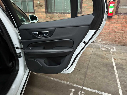 Volvo V60 2.0 T6 Recharge AWD Inscription Expression 253pk 2021 (Origineel-NL + 1e eigenaar), N-828-HZ