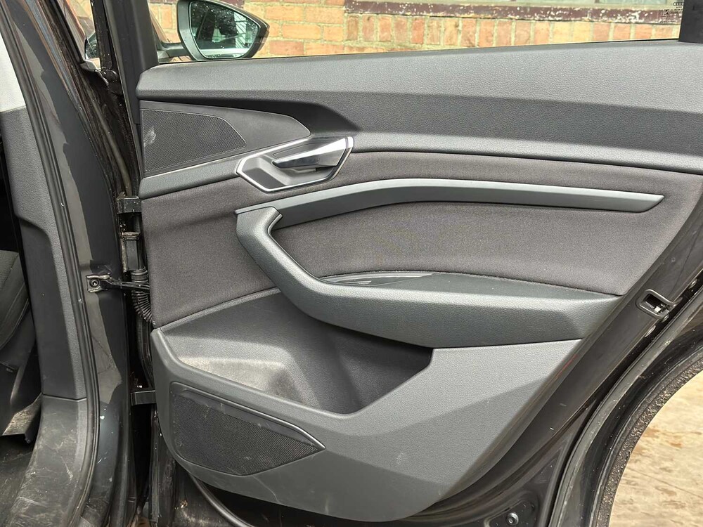 Audi e-tron 50 Quattro Launch Edition 71 kWh 313 PS 2020 (Original-NL & 1. Eigentümer), J-840-LR