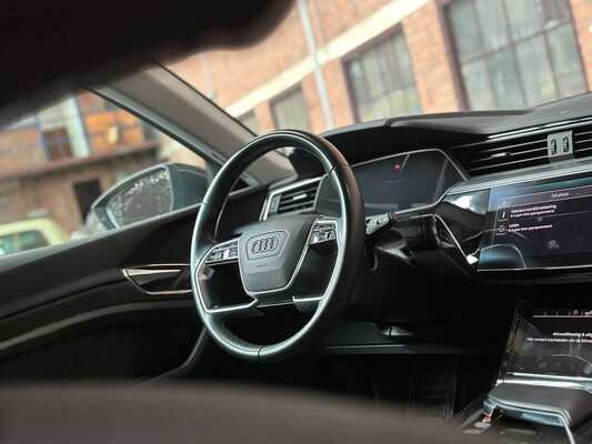 Audi e-tron 50 Quattro Launch Edition 71 kWh 313pk 2020 (Origineel-NL & 1e Eigenaar), J-840-LR