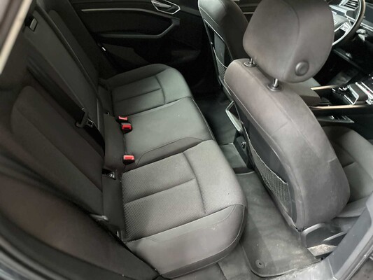 Audi e-tron 50 Quattro Launch Edition 71 kWh 313pk 2020 (Origineel-NL & 1e Eigenaar), J-840-LR