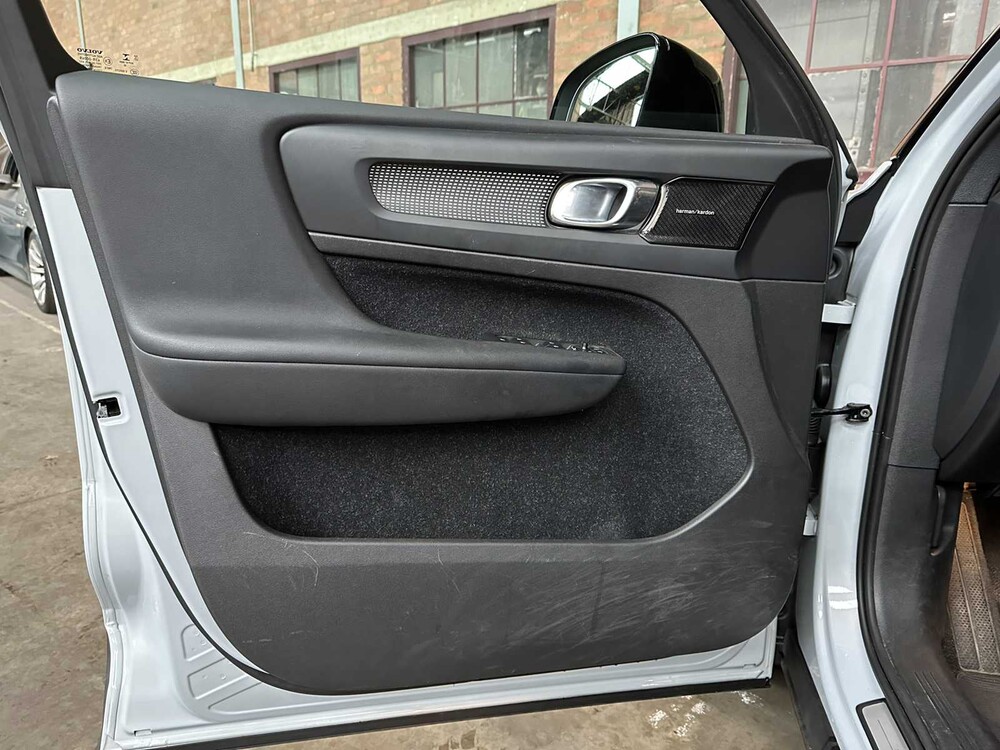 Volvo XC40 1,5 T5 Zweimotor-Inschrift 179 PS 2020 (Original-NL), H-536-XF