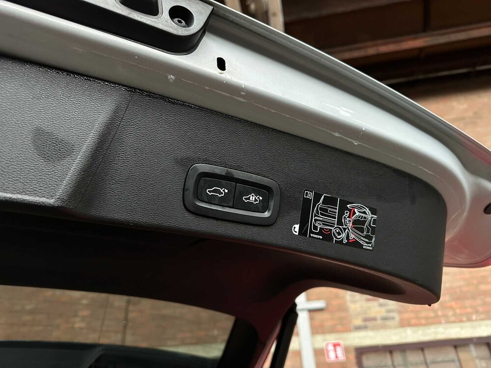 Volvo XC40 1,5 T5 Zweimotor-Inschrift 179 PS 2020 (Original-NL), H-536-XF