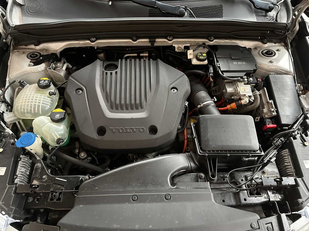 Volvo XC40 1,5 T5 Zweimotor-Inschrift 179 PS 2020 (Original-NL), H-536-XF